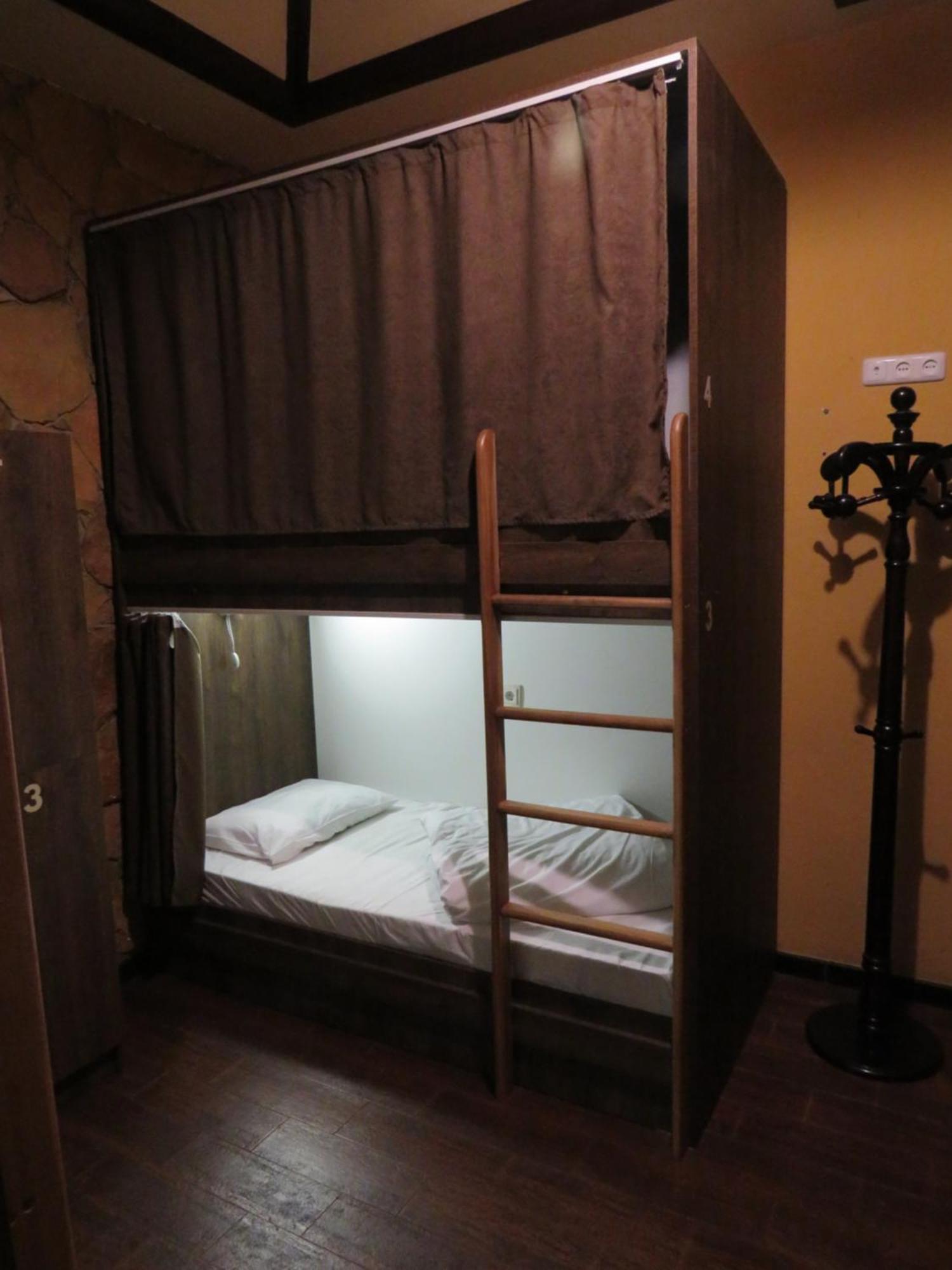 Hostel Jan In The Very Center Єреван Екстер'єр фото