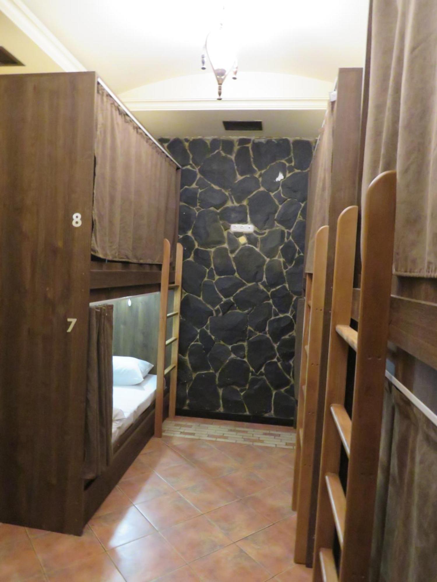 Hostel Jan In The Very Center Єреван Екстер'єр фото