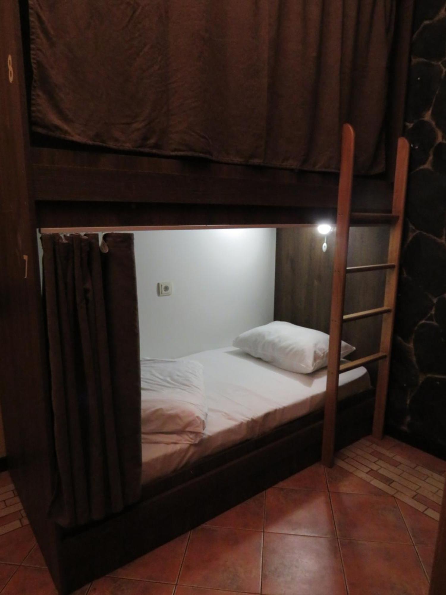 Hostel Jan In The Very Center Єреван Екстер'єр фото